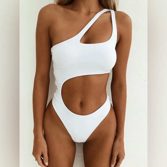 I.am.Gia| cut out bodysuit - Picture 1 of 3